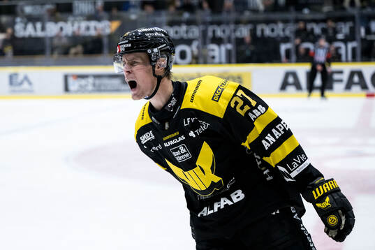 Västerås Carl Jakobsson jublar