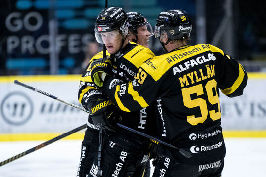 Västerås Carl Jakobsson och Anton Mylläri jublar
