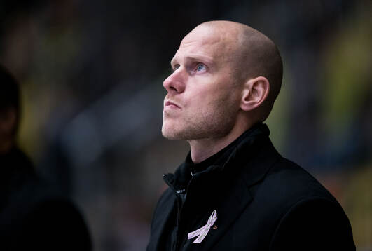 Moras tränare Oscar Dahlgren deppar