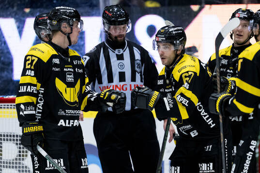 Västerås Carl Jakobsson och Konstantin Komarek jublar