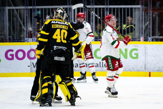 Västerås målvakt Rasmus Korhonen och Moras Anton Olsson