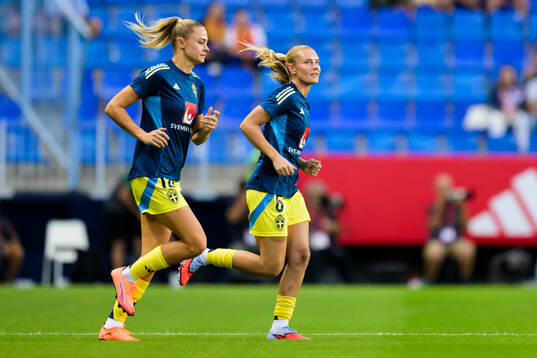 Fridolina Rolfö and Amanda Nildén of Sweden