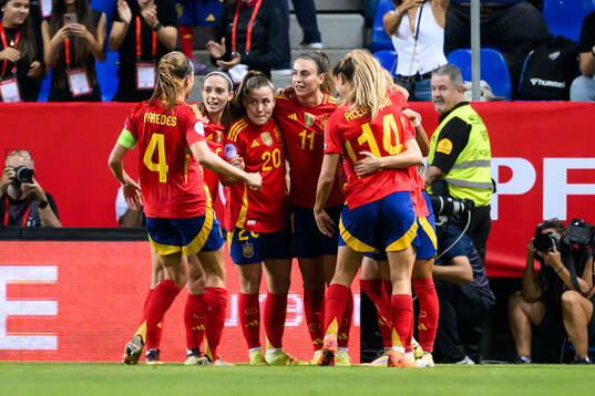 Players of Spain celebrate