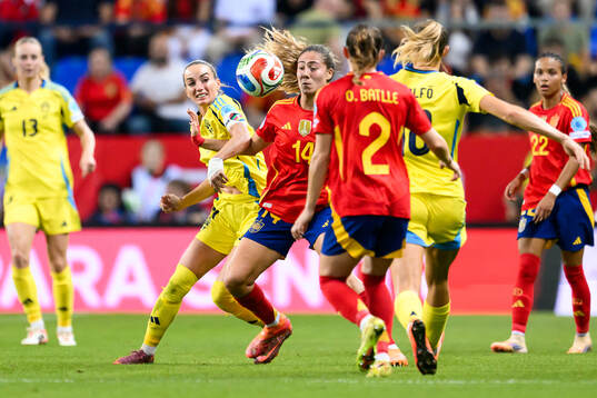 Kosovare Asllani of Sweden and Laia Aleixandri of Spain