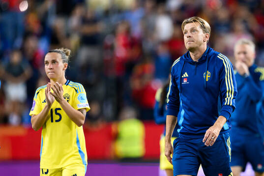 Head coach Tony Gustavsson of Sweden looks dejected