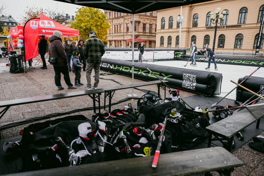 Människor provar aktiviteter
