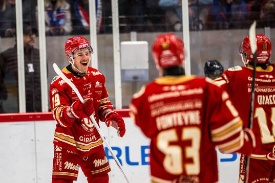 Kalmars Andrew Vanderbeck jublar