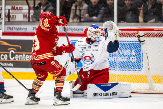 Kalmars Matt Fonteyne och Oskarshamns målvakt Olof Glifford