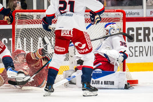 Kalmars Matt Fonteyne och Oskarshamns målvakt Olof Glifford