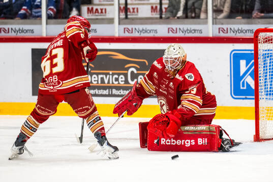Kalmars Matt Fonteyne och målvakt Jacob Crespin