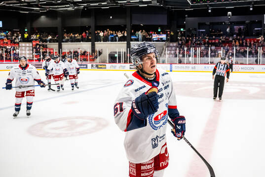 Oskarshamns Joni Ikonen jublar