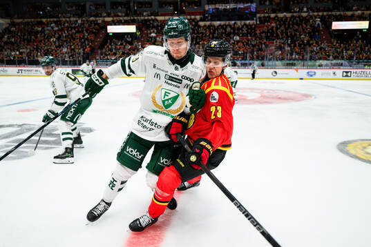 Färjestads Adam Ollas Mattsson och Brynäs Oskar Lindblom
