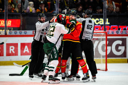 Färjestads Magnus Nygren och Brynäs Anton Rödin i bråk