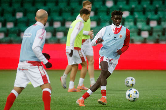 Kalmars Jeremiah Björnler innan fotbollsmatchen i