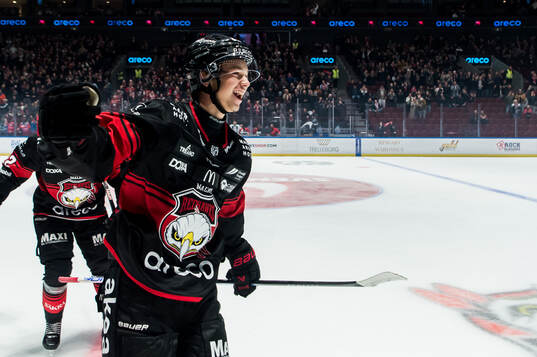 Malmö Redhawks Isac Nilsson jublar