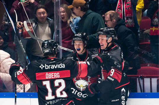 Malmö Redhawks Isac Nilsson jublar