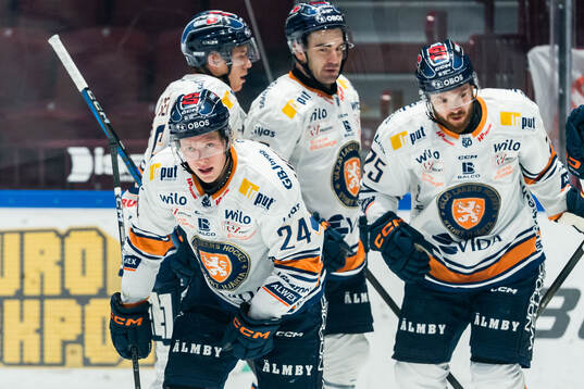 Växjös Karl Henriksson jublar