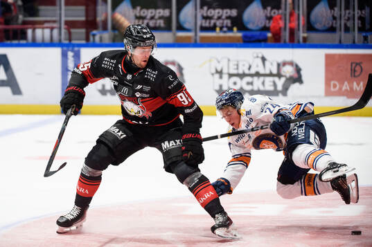 Malmö Redhawks Carl Persson och Växjös Karl Henriksson