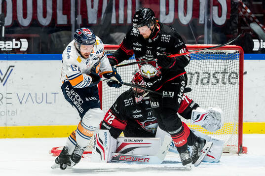 Växjös Manuel Ågren och Malmö Redhawks Robin Salo