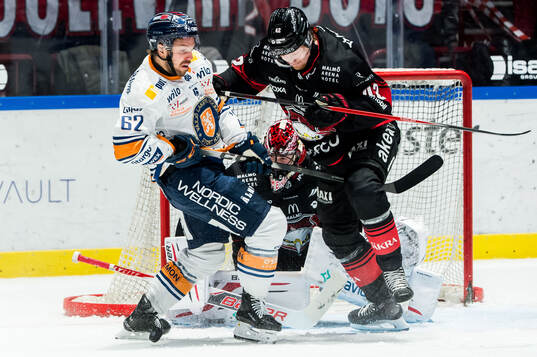 Växjös Manuel Ågren och Malmö Redhawks Robin Salo
