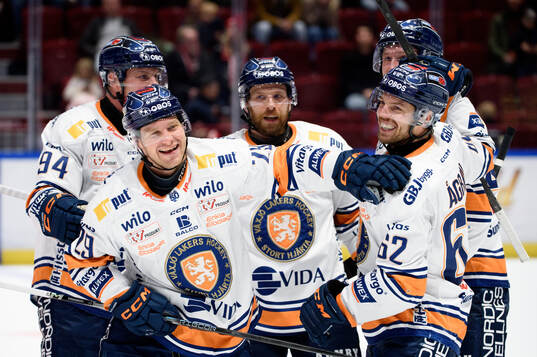 Växjös Sebastian Strandberg jublar