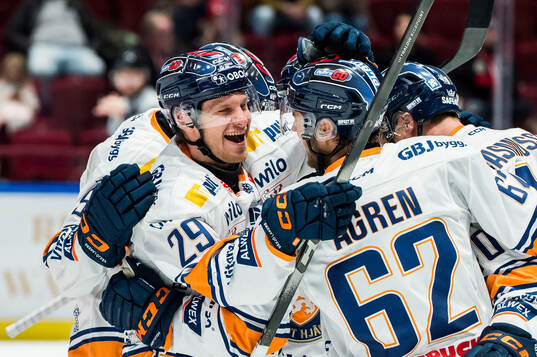 Växjös Sebastian Strandberg jublar