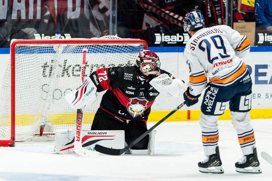 Växjös Sebastian Strandberg gör 1-2 på Malmö Redhawks