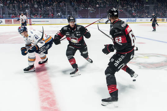 Växjös Ludvig Nilsson mot Malmö Redhawks Carl Persson