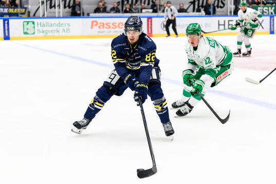HV71s Santeri Hatakka och Rögles Fredrik Olofsson