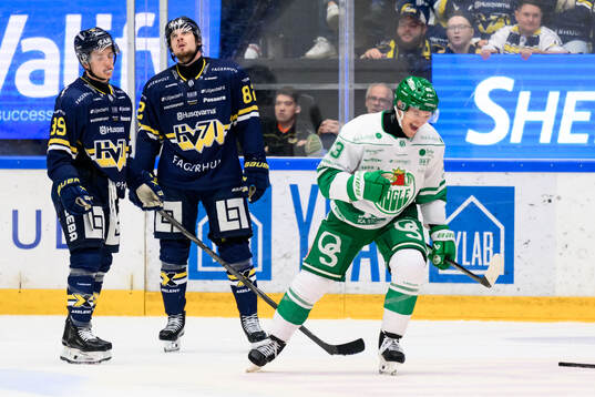 HV71s Jamiro Reber och Santeri Hatakka deppar och Rögles