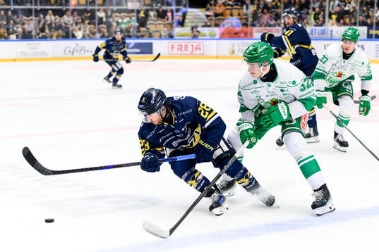 HV71s Justin Glenn Kloos och Rögles Felix Nilsson