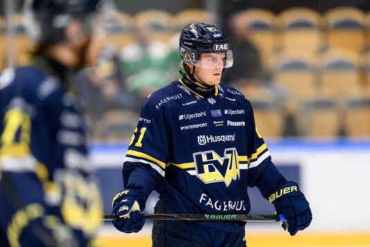 HV71s Axel Rindell deppar