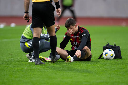 Östersunds Christian Enemark har ont