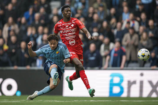Djurgårdens Mikael Anderson gör 1-0 bakom Värnamos Rufai