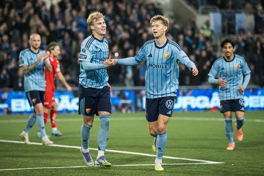 Djurgårdens Patric Åslund jublar med Theo Bergvall