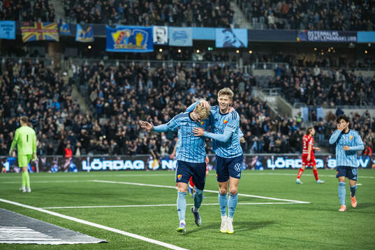 Djurgårdens Patric Åslund jublar med Theo Bergvall