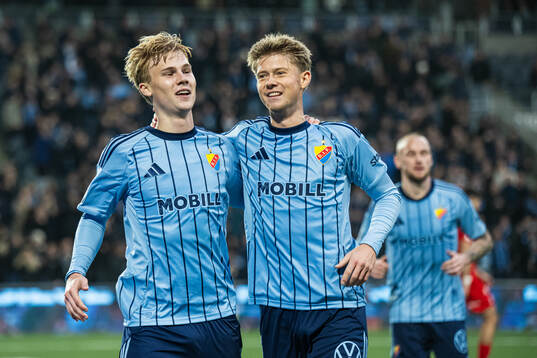 Djurgårdens Patric Åslund jublar med Theo Bergvall