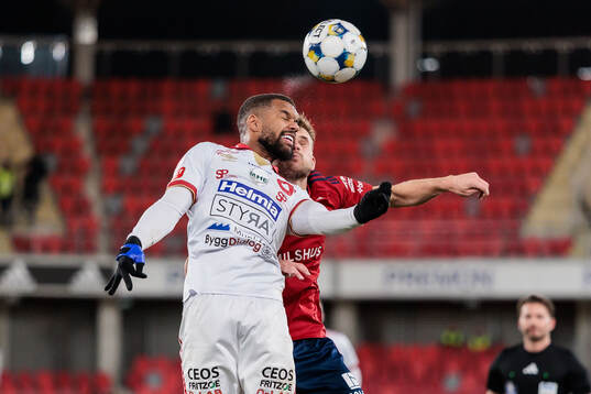 Degerfors Leon Hien och Östers Oscar Uddenäs