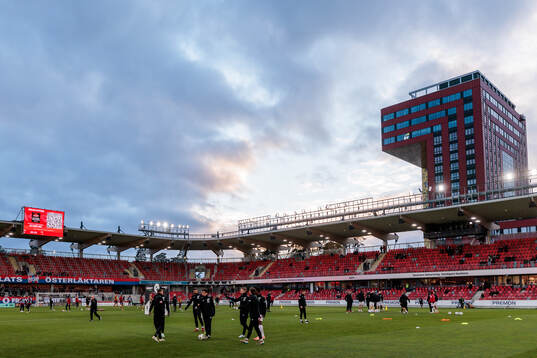 Degerfors spelare värmer upp