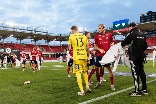 Östers målvakt Robin Wallinder och Mattis Adolfsson
