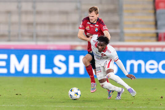 Östers Oscar Uddenäs och Degerfors Philippe Ndinga