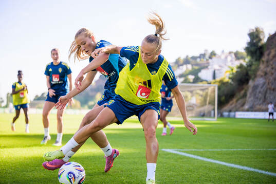 Smilla Holmberg and Hanna Bennison of the Swedish women's