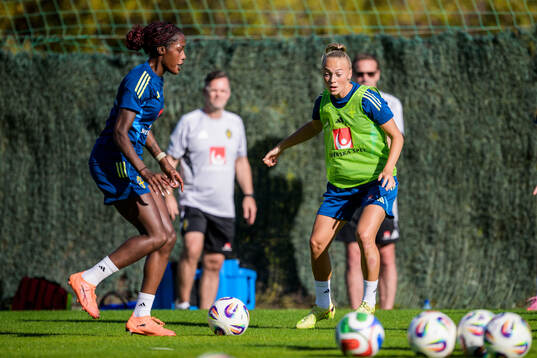 Evelyn Ijeh and Hanna Bennison of the Swedish women's