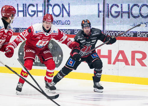 Timrås Simon Forsmark och Örebros Teemu Turunen