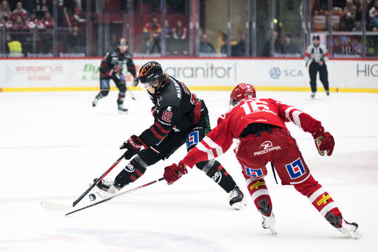 Örebros Noah Steen och Timrås Lukas Pilö
