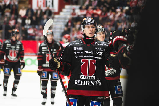 Örebros Egor Polin jublar