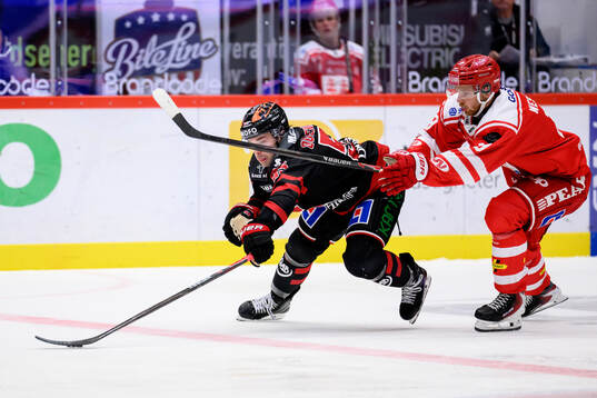 Örebros David Quenneville och Timrås Marcus Westfält