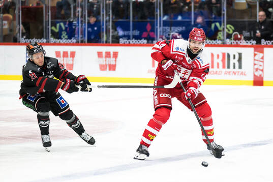 Örebros Patrik Puistola och Timrås Emil Pettersson