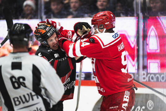 Örebros Niklas Nilsson och Timrås Sebastian Hartmann