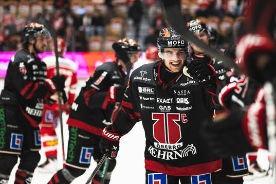 Örebros Glenn Gustafsson jublar